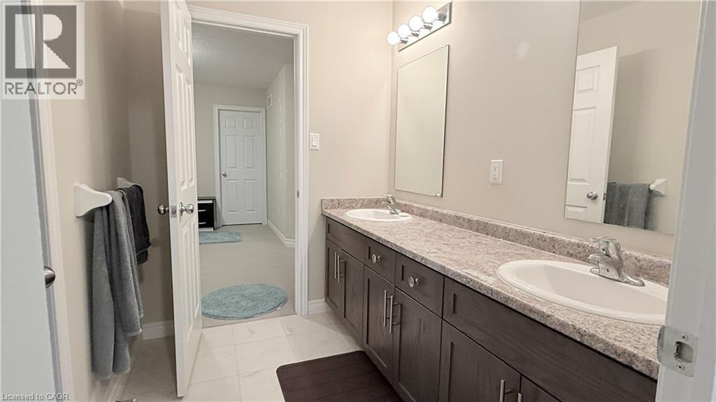 110 Rivertrail Avenue, Kitchener, ON - Indoor Photo Showing Bathroom