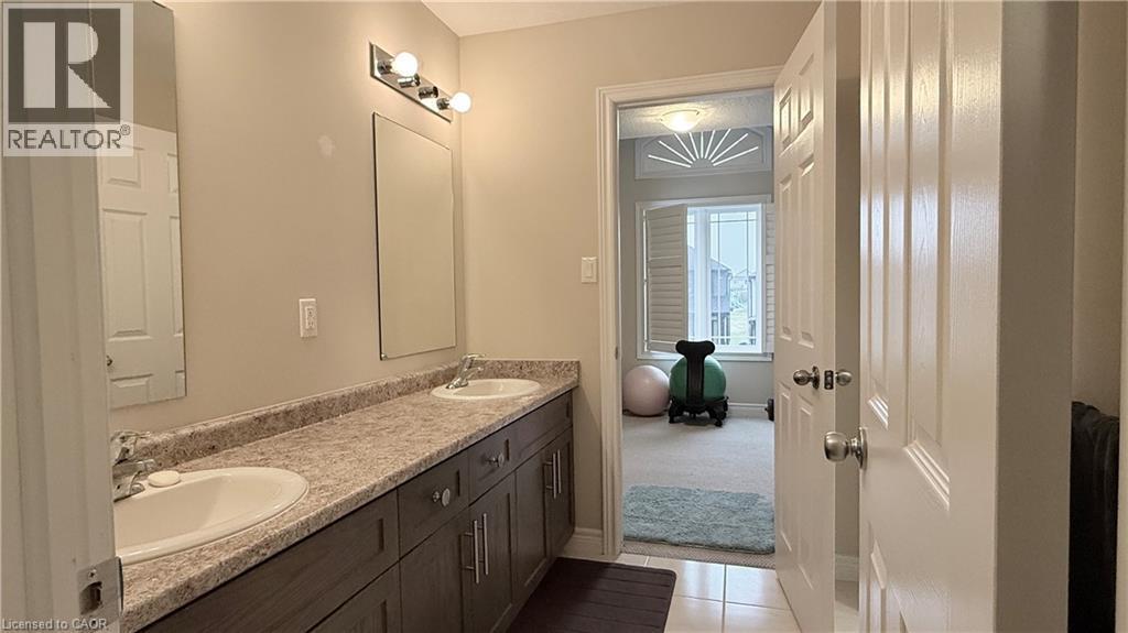 110 Rivertrail Avenue, Kitchener, ON - Indoor Photo Showing Bathroom