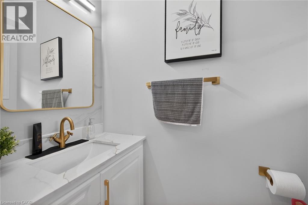 Bathroom featuring vanity - 80 Severino Circle, Smithville, ON - Indoor Photo Showing Bathroom