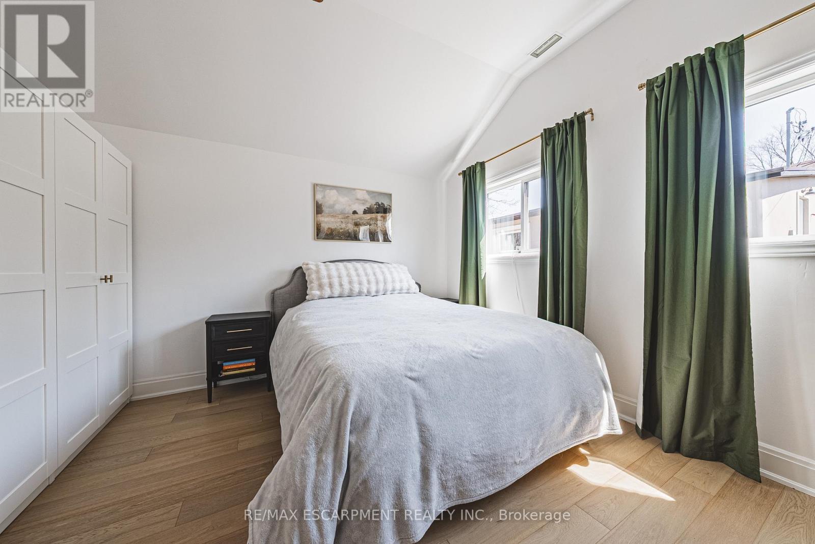 121 Paisley Boulevard E, Mississauga, ON - Indoor Photo Showing Bedroom