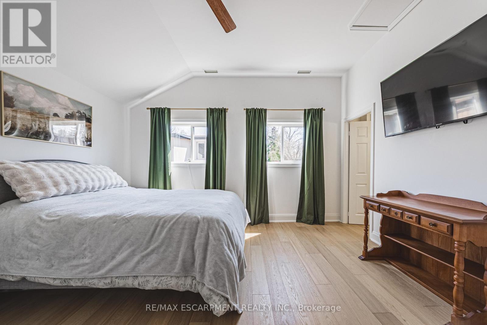 121 Paisley Boulevard E, Mississauga, ON - Indoor Photo Showing Bedroom