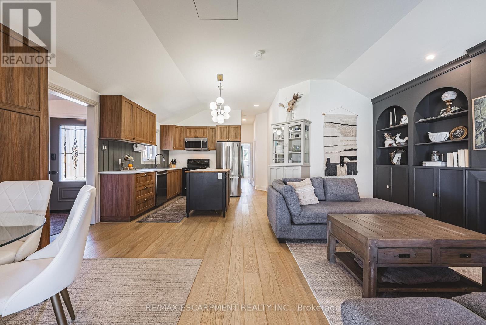 121 Paisley Boulevard E, Mississauga, ON - Indoor