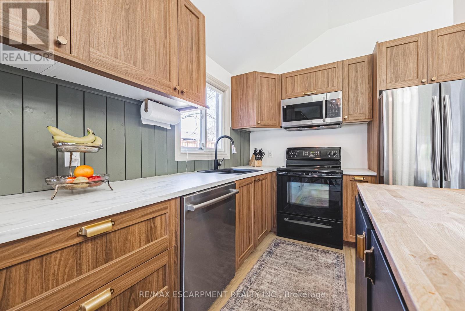 121 Paisley Boulevard E, Mississauga, ON - Indoor Photo Showing Kitchen