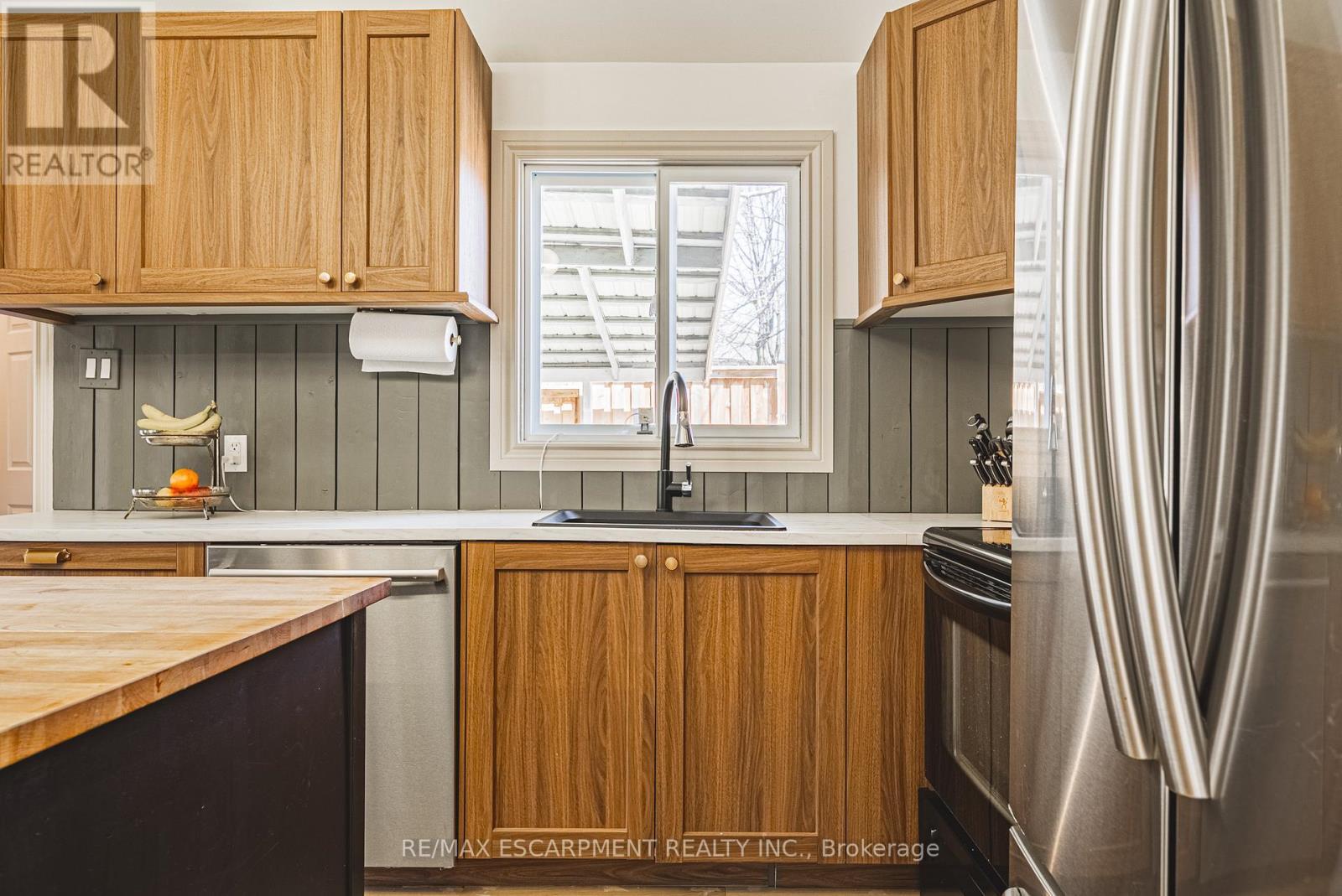 121 Paisley Boulevard E, Mississauga, ON - Indoor Photo Showing Kitchen
