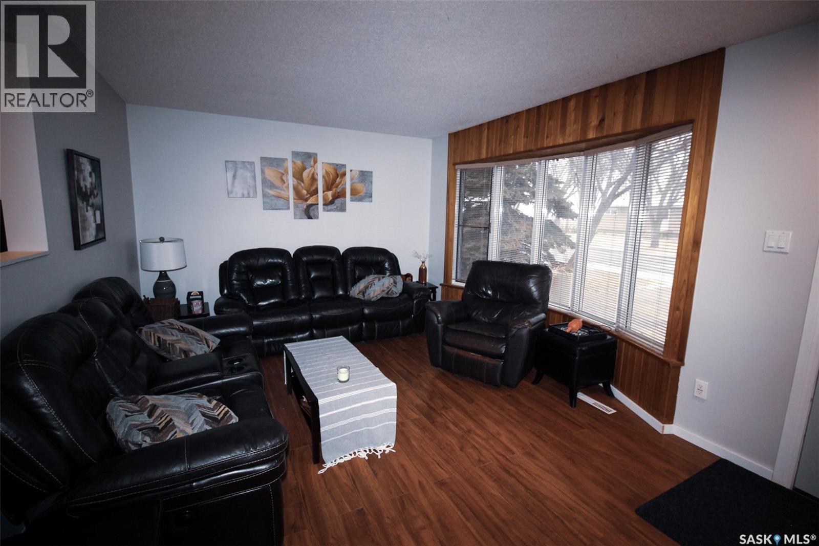 851 2Nd Street E, Shaunavon, SK