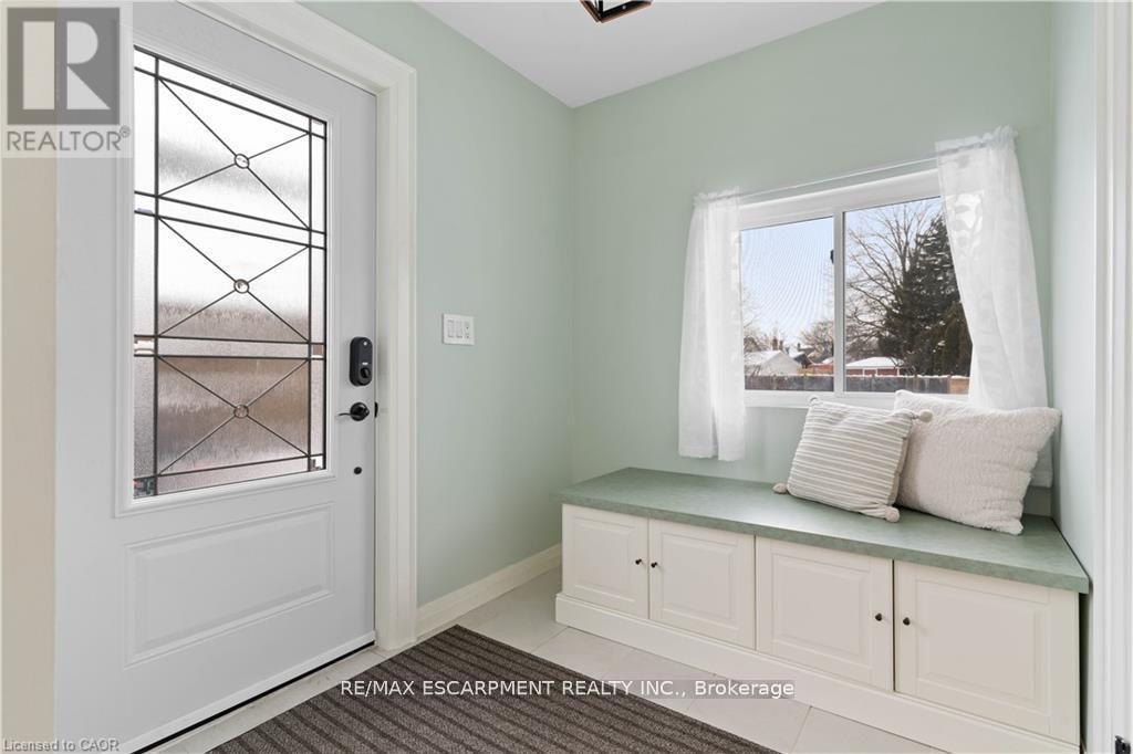 18 Flanders Avenue, St. Catharines, ON - Indoor Photo Showing Other Room