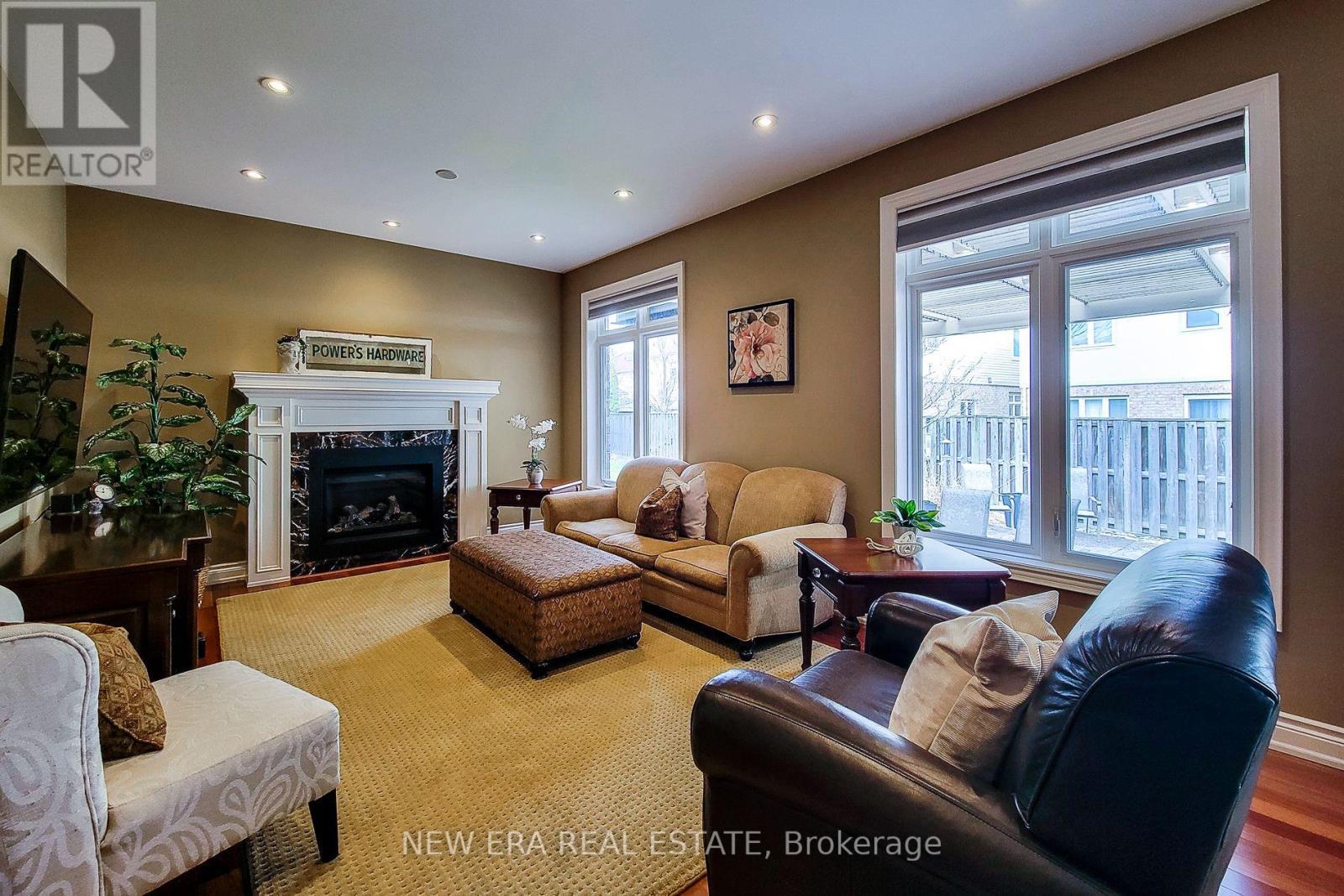 13 Alex Grant Place, St. Catharines, ON - Indoor Photo Showing Living Room With Fireplace