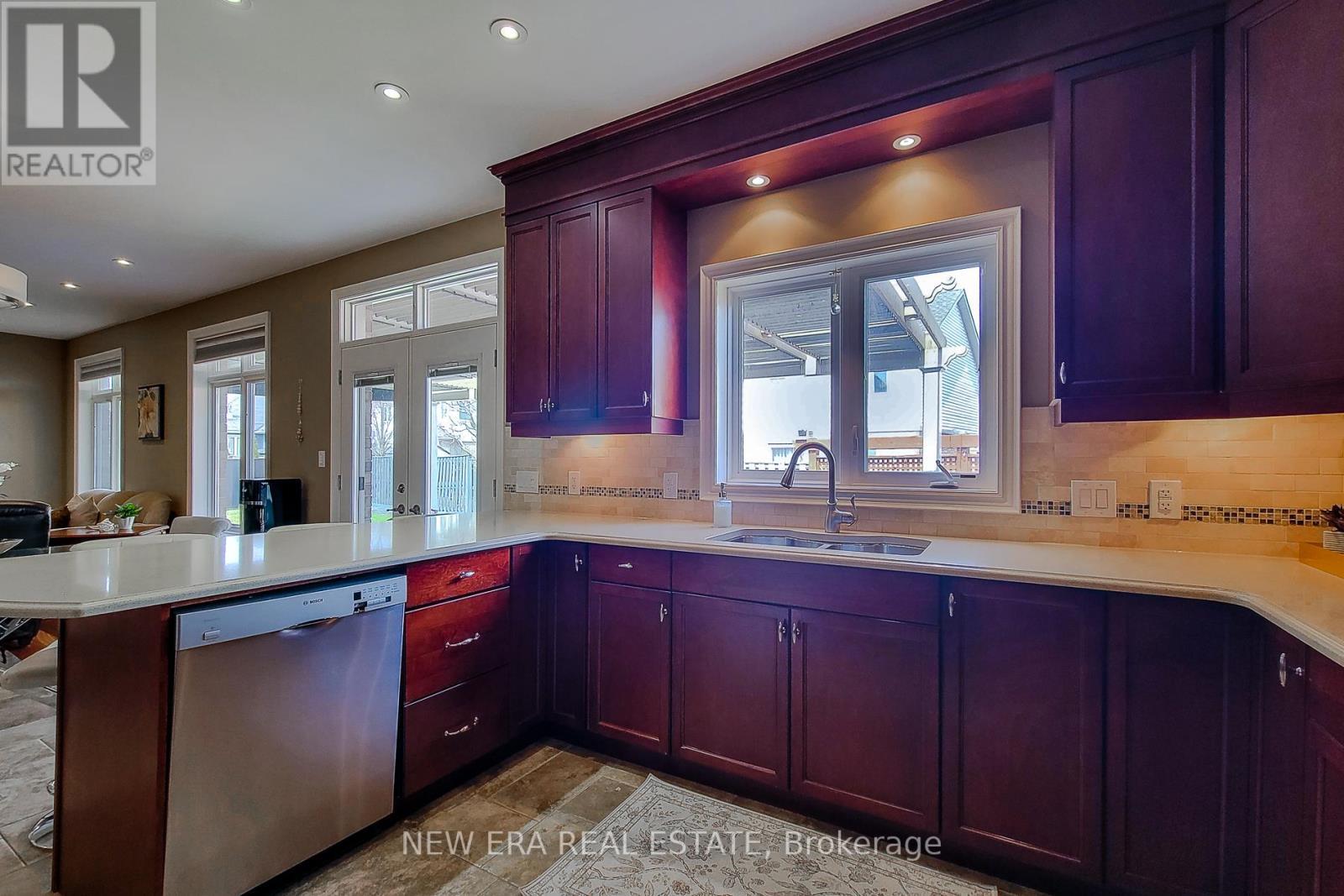 13 Alex Grant Place, St. Catharines, ON - Indoor Photo Showing Kitchen