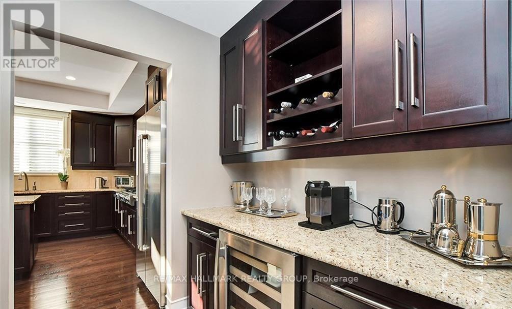 318 Rywalk Circle, Ottawa, ON - Indoor Photo Showing Kitchen With Upgraded Kitchen