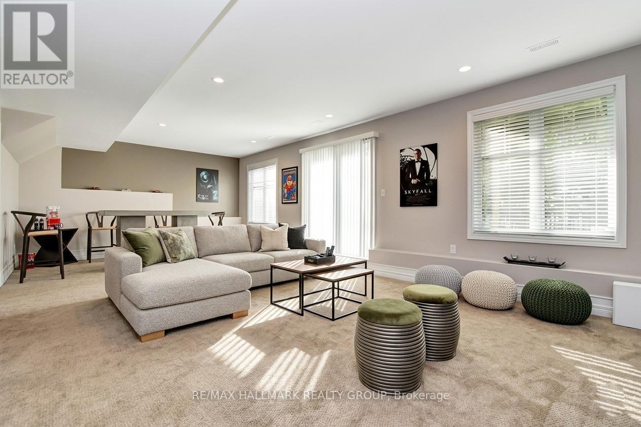 318 Rywalk Circle, Ottawa, ON - Indoor Photo Showing Living Room