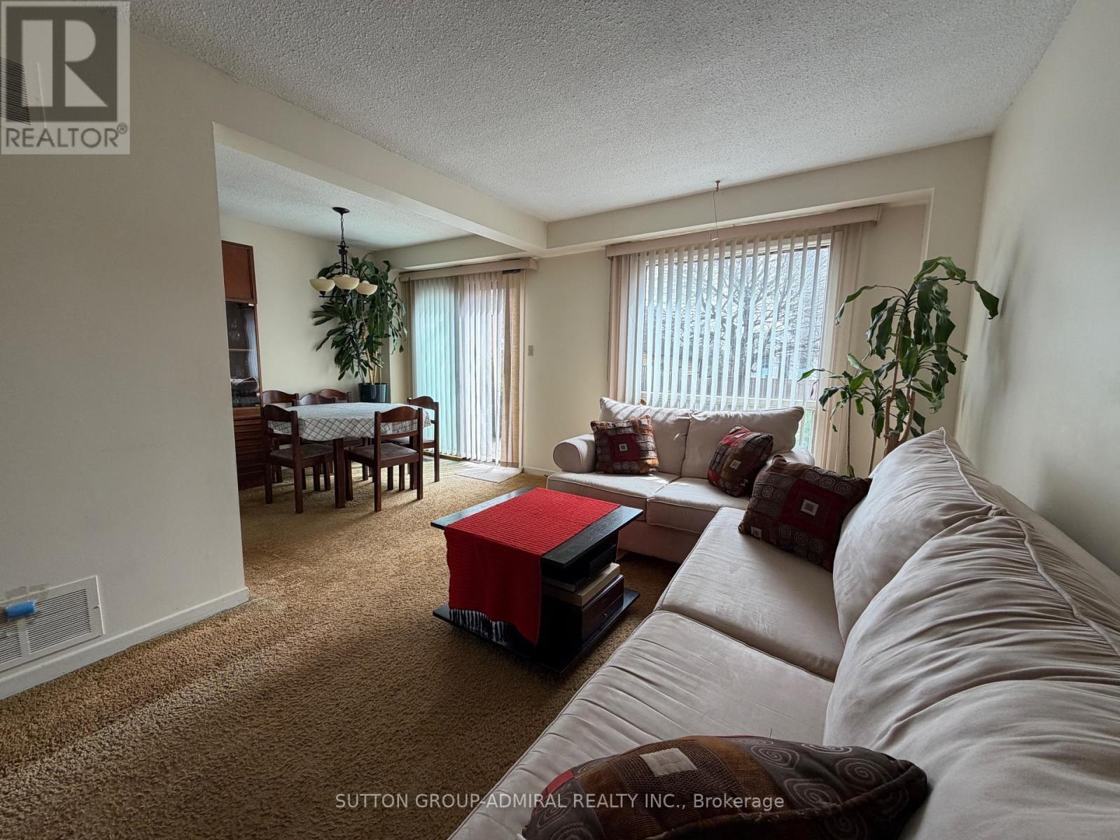 3980 Bishopstoke Lane, Mississauga, ON - Indoor Photo Showing Living Room
