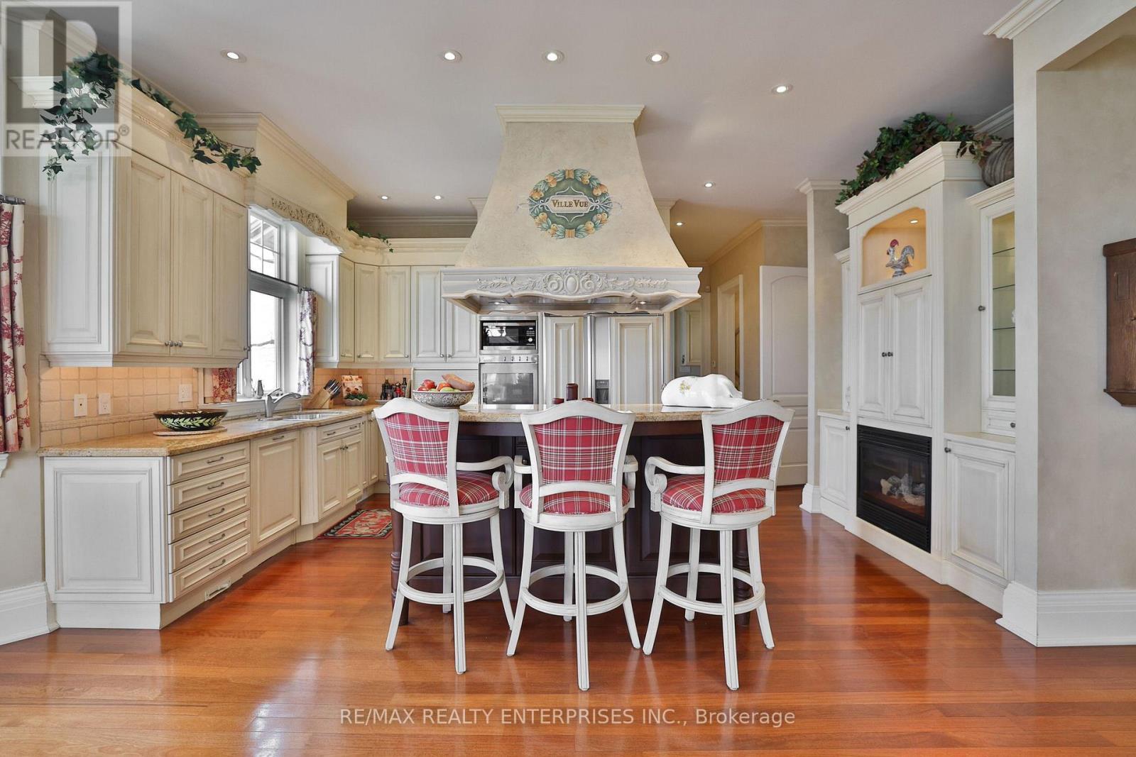 872 Whittier Crescent, Mississauga, ON - Indoor Photo Showing Other Room With Fireplace