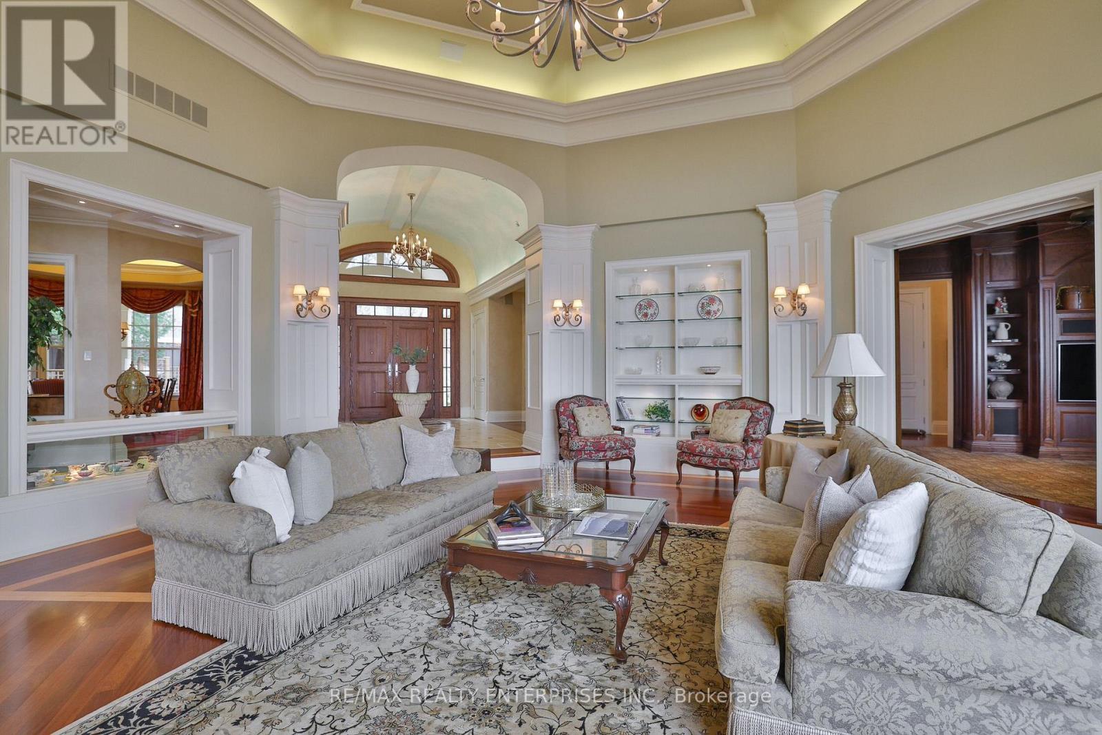 872 Whittier Crescent, Mississauga, ON - Indoor Photo Showing Living Room