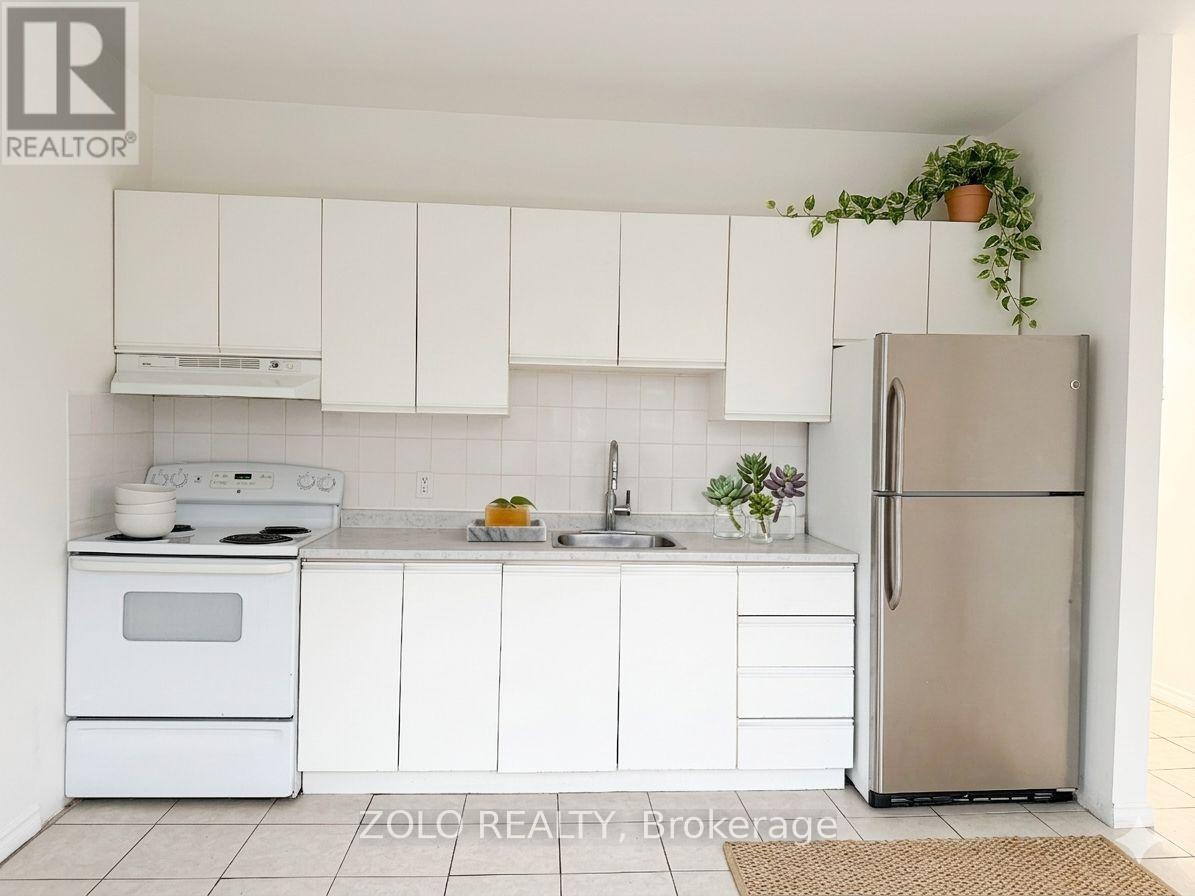 4 - 968 Bathurst Street, Toronto, ON