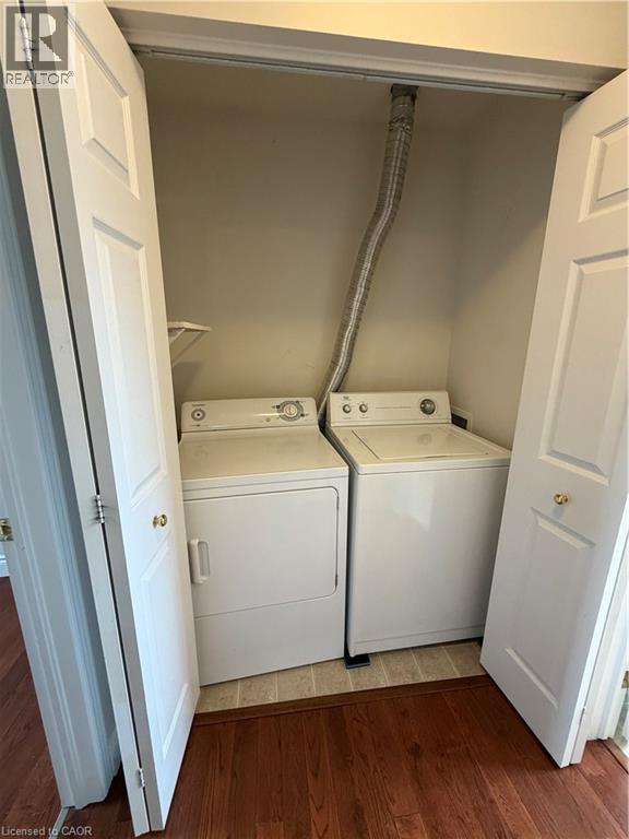 Laundry area with light wood finished floors and independent washer and dryer - 45 Brookfield Crescent, Kitchener, ON - Indoor Photo Showing Laundry Room