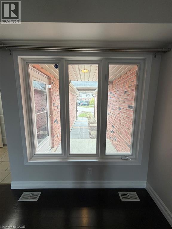 Detailed view of baseboards - 45 Brookfield Crescent, Kitchener, ON - Indoor Photo Showing Other Room