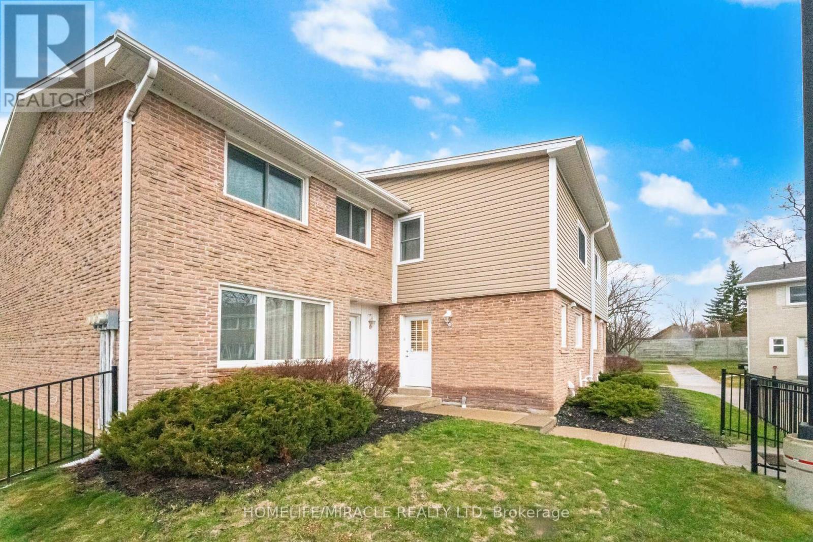 50 Westmount Road, Kitchener, ON - Outdoor
