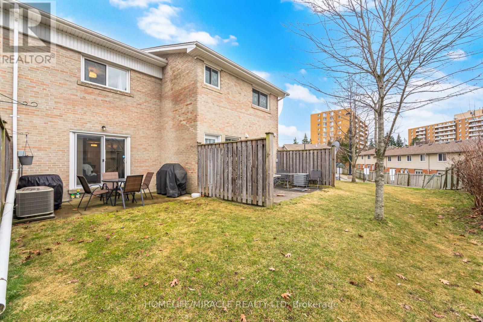 50 Westmount Road, Kitchener, ON - Outdoor