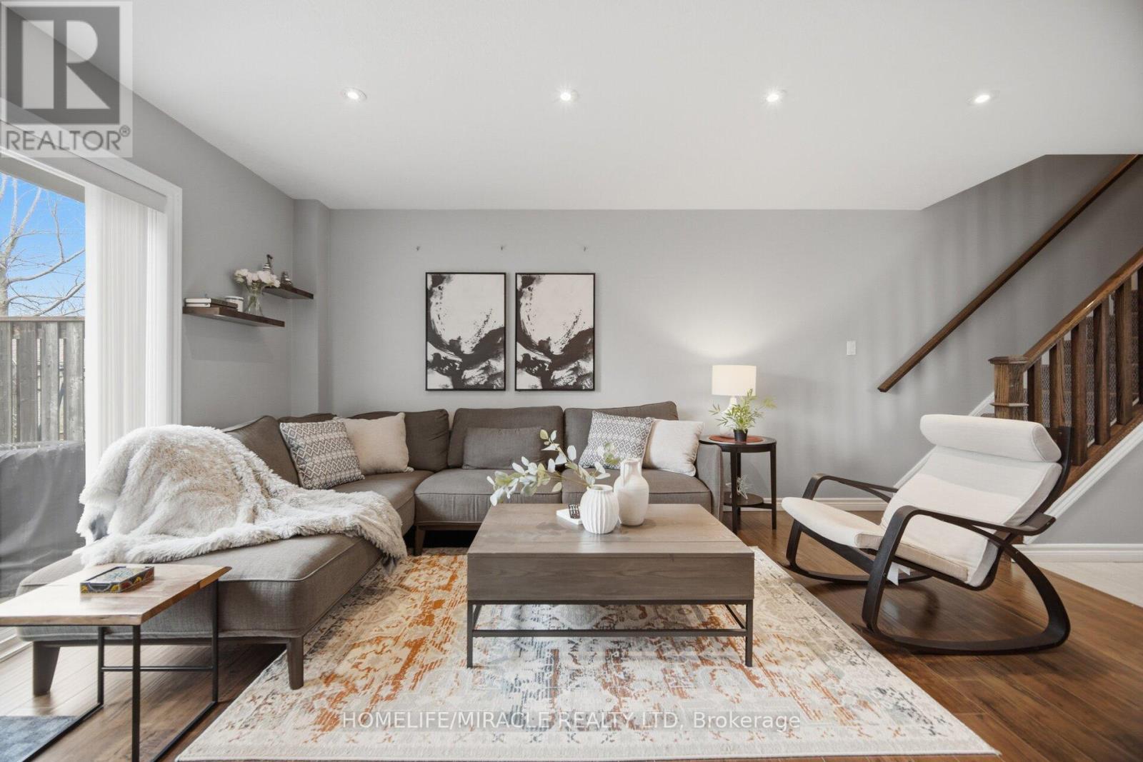 50 Westmount Road, Kitchener, ON - Indoor Photo Showing Living Room