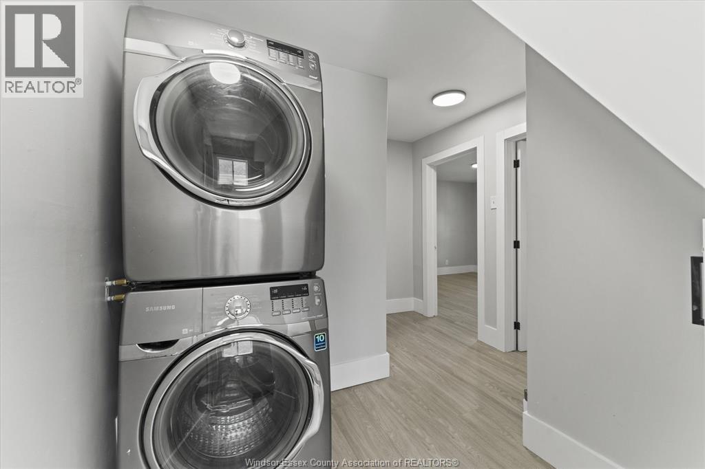 371 Curry, Windsor, ON - Indoor Photo Showing Laundry Room