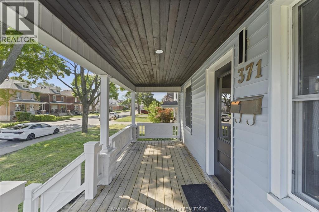 371 Curry, Windsor, ON - Outdoor With Deck Patio Veranda With Exterior