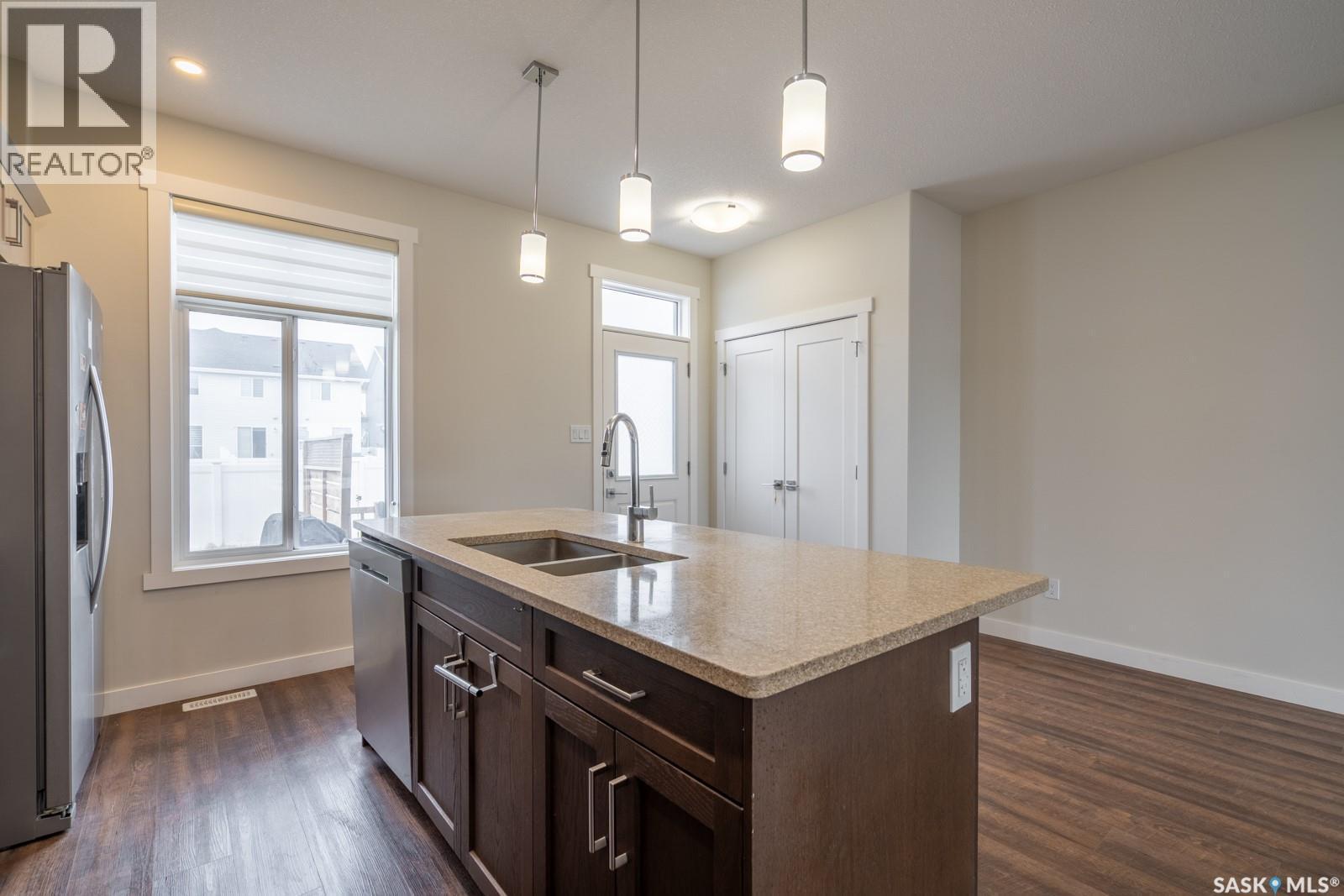 4624 Buckingham Drive E, Regina, SK - Indoor Photo Showing Kitchen With Double Sink