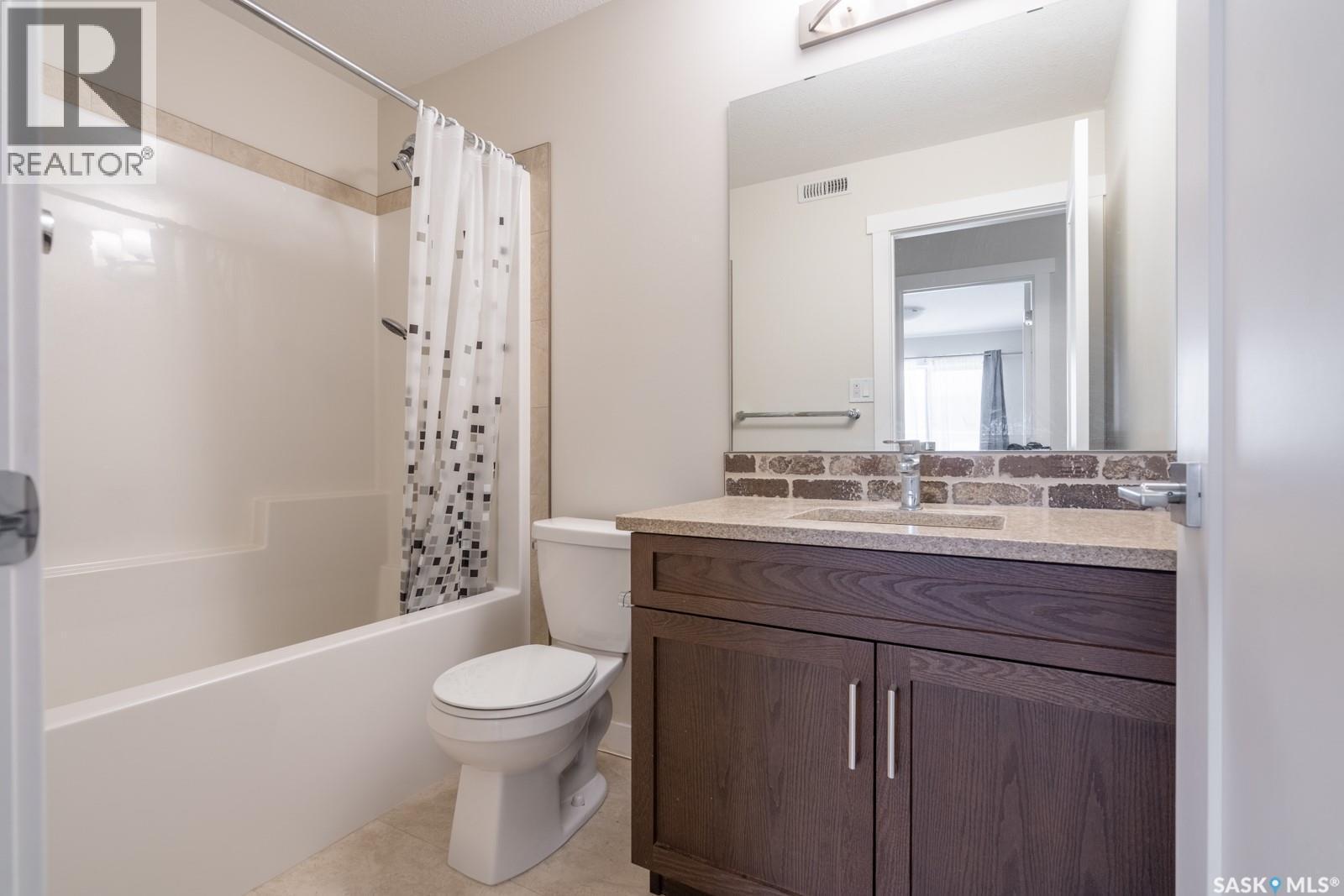 4624 Buckingham Drive E, Regina, SK - Indoor Photo Showing Bathroom