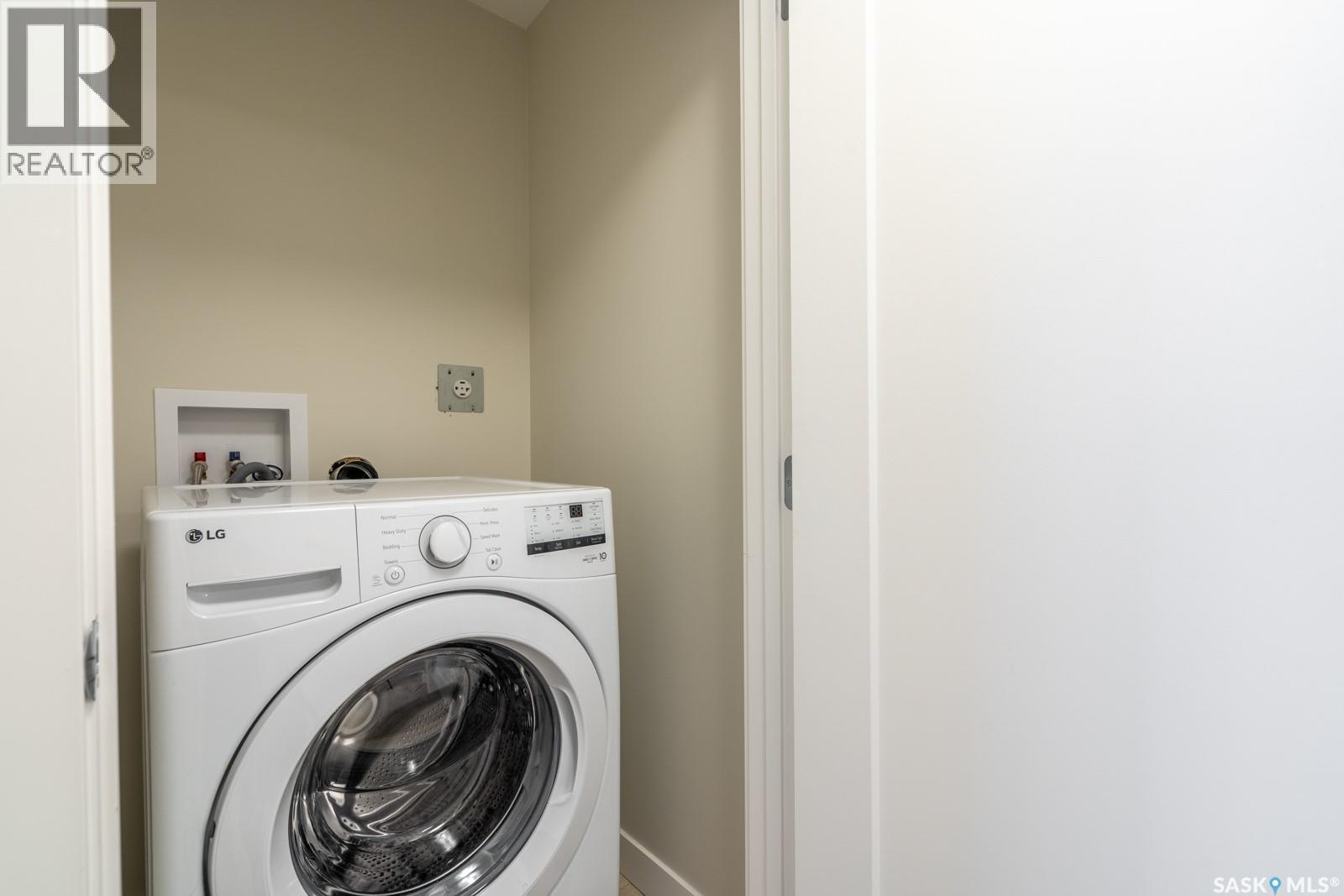 4624 Buckingham Drive E, Regina, SK - Indoor Photo Showing Laundry Room