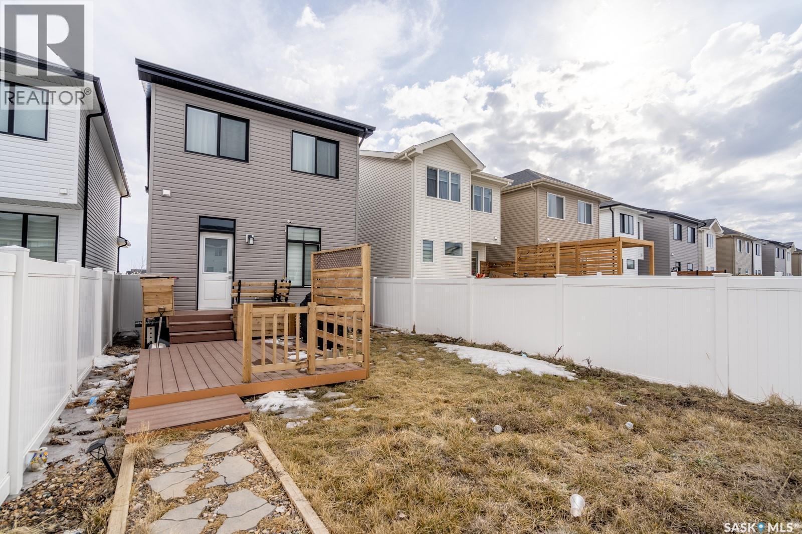 4624 Buckingham Drive E, Regina, SK - Outdoor