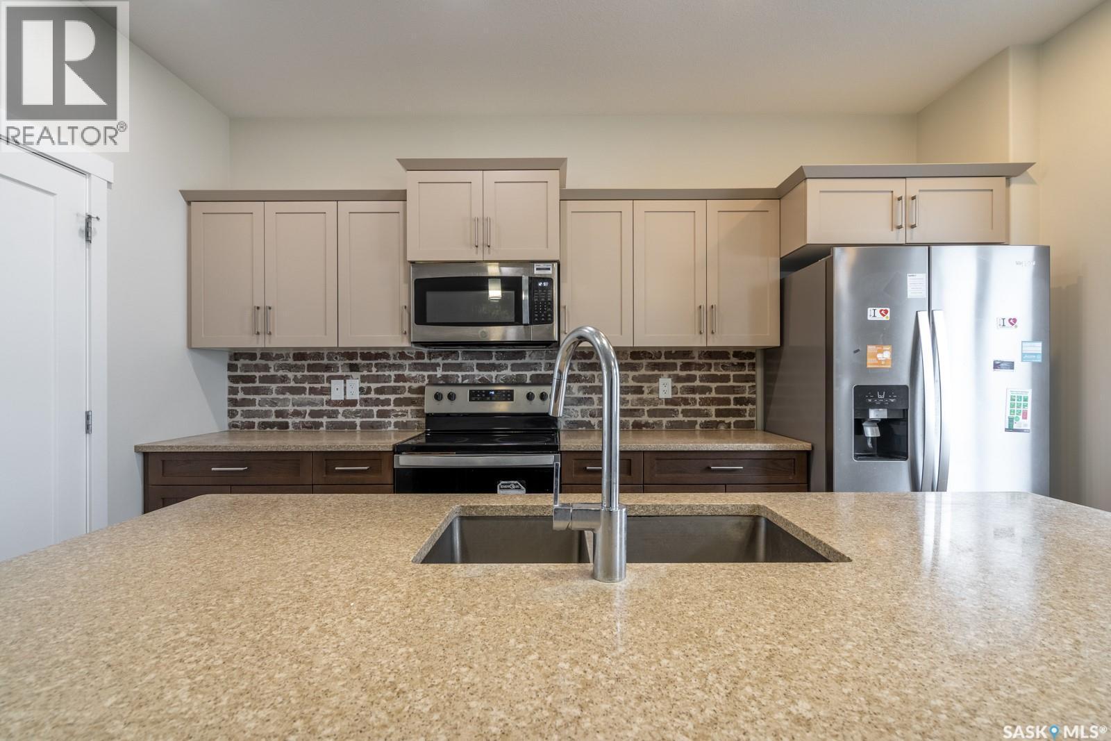 4624 Buckingham Drive E, Regina, SK - Indoor Photo Showing Kitchen With Upgraded Kitchen