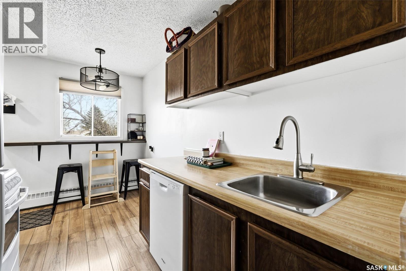 208 67 Rodenbush Drive, Regina, SK - Indoor Photo Showing Kitchen