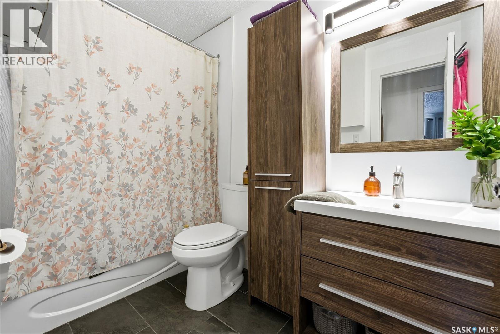 208 67 Rodenbush Drive, Regina, SK - Indoor Photo Showing Bathroom