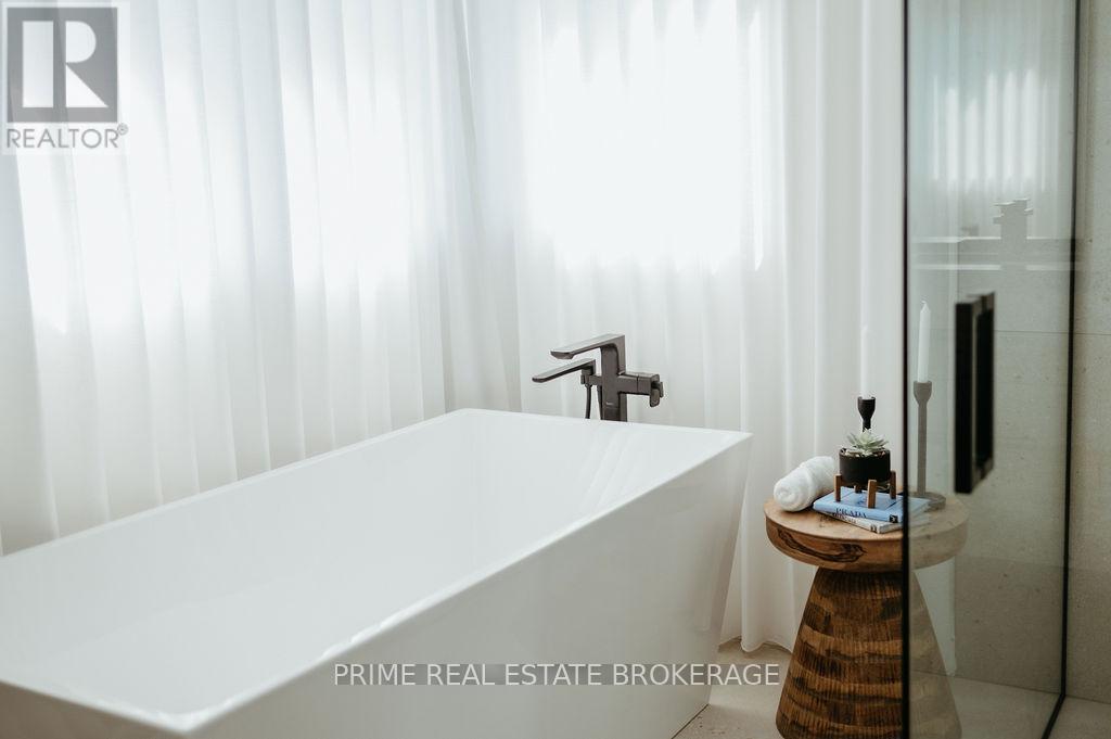 Lot 38 Fallingbrook Road, London South (South V), ON - Indoor Photo Showing Bathroom