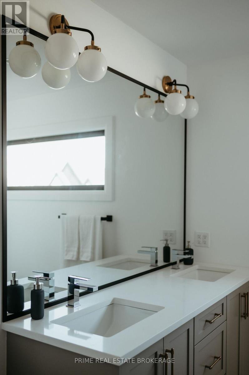 Lot 38 Fallingbrook Road, London South (South V), ON - Indoor Photo Showing Bathroom