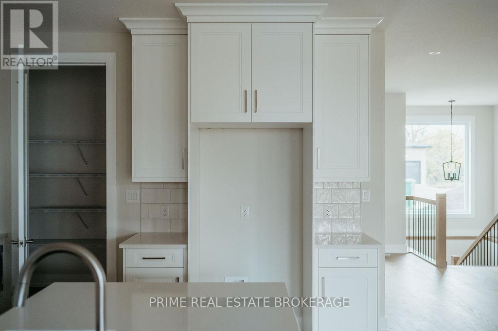 Lot 68 Fallingbrook Road, London South (South V), ON - Indoor Photo Showing Laundry Room