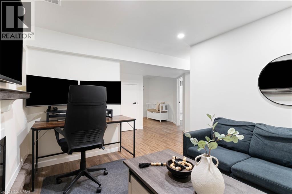 18 Flanders Avenue, St. Catharines, ON - Indoor Photo Showing Office