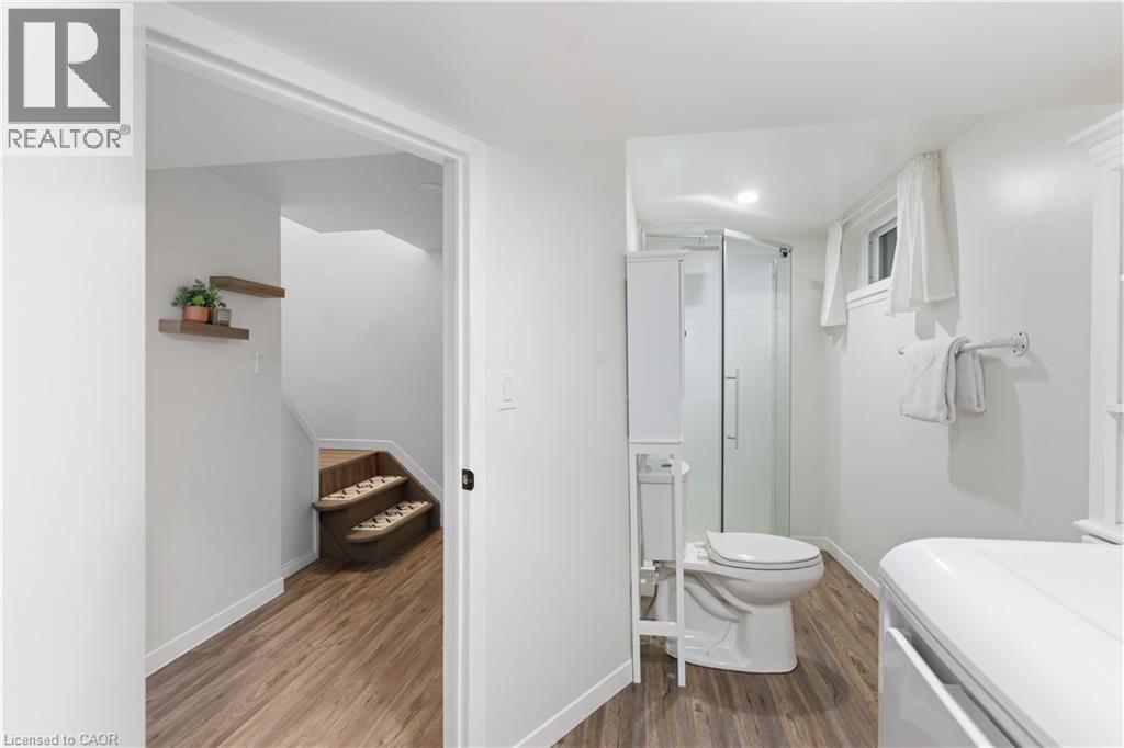 18 Flanders Avenue, St. Catharines, ON - Indoor Photo Showing Bathroom