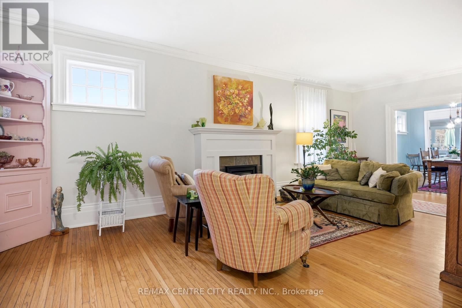 12 Rosebery Place, St. Thomas, ON - Indoor Photo Showing Living Room With Fireplace
