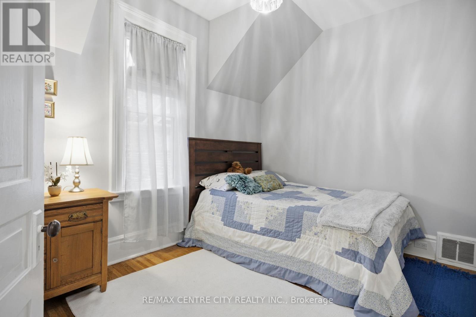 12 Rosebery Place, St. Thomas, ON - Indoor Photo Showing Bedroom