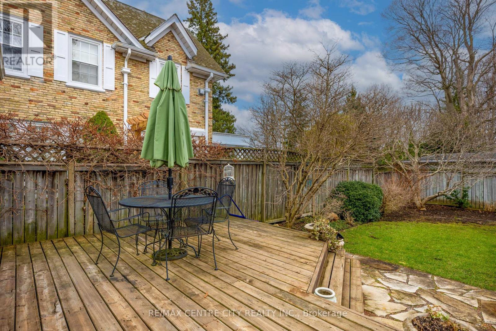 12 Rosebery Place, St. Thomas, ON - Outdoor With Deck Patio Veranda