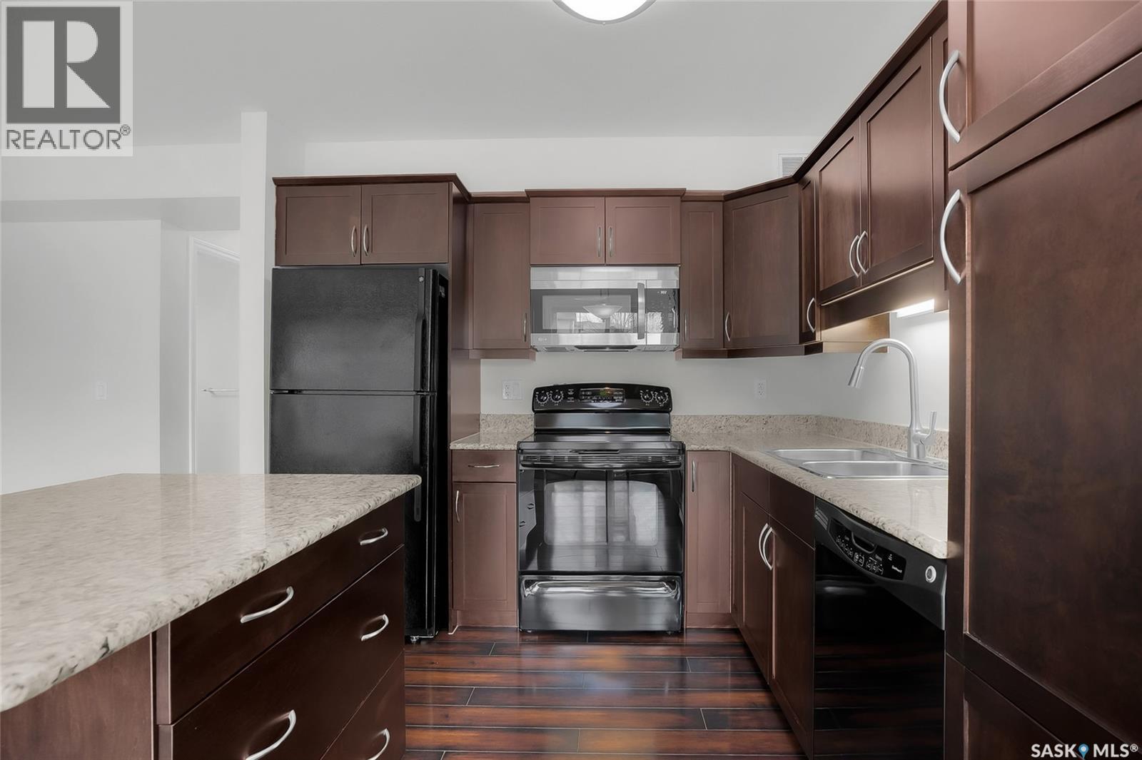 202 615 Lynd Crescent, Saskatoon, SK - Indoor Photo Showing Kitchen With Double Sink