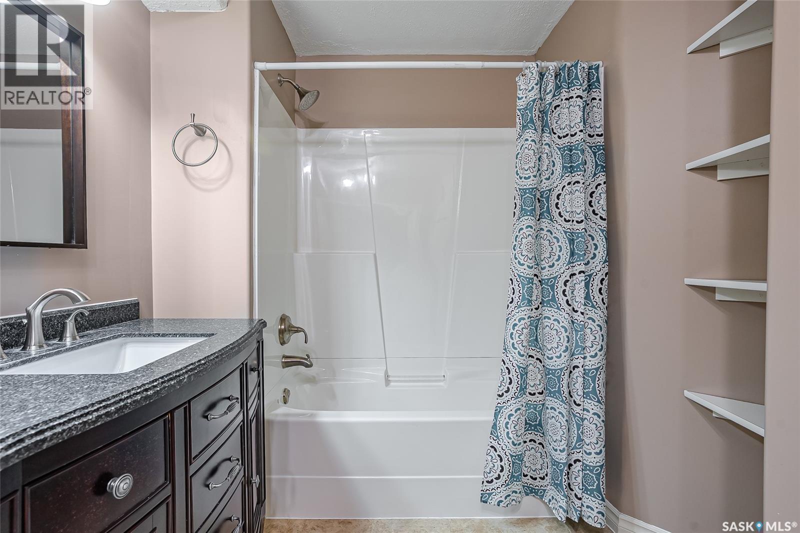 202 615 Lynd Crescent, Saskatoon, SK - Indoor Photo Showing Bathroom