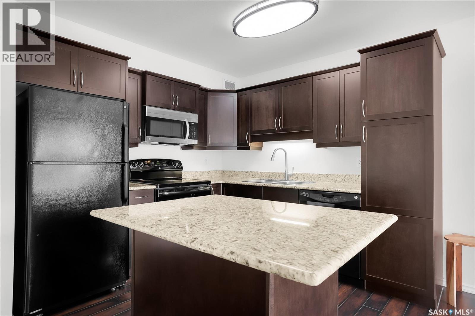 202 615 Lynd Crescent, Saskatoon, SK - Indoor Photo Showing Kitchen With Double Sink