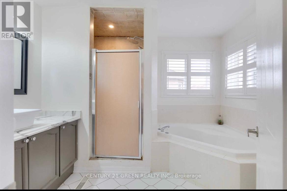 5623 Whitehorn Avenue, Mississauga, ON - Indoor Photo Showing Bathroom