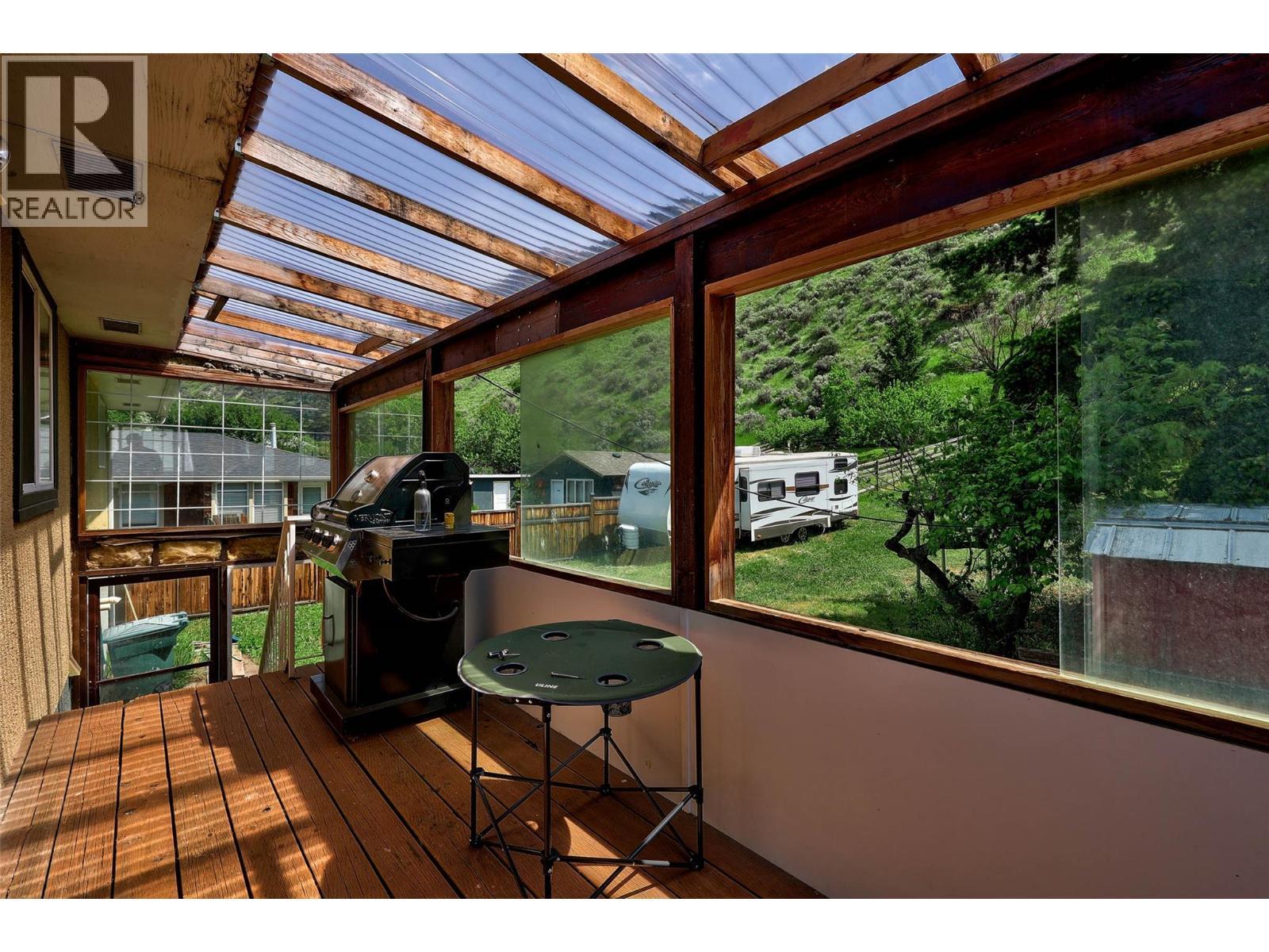 2103 Valleyview Drive, Kamloops, BC - Outdoor With Exterior