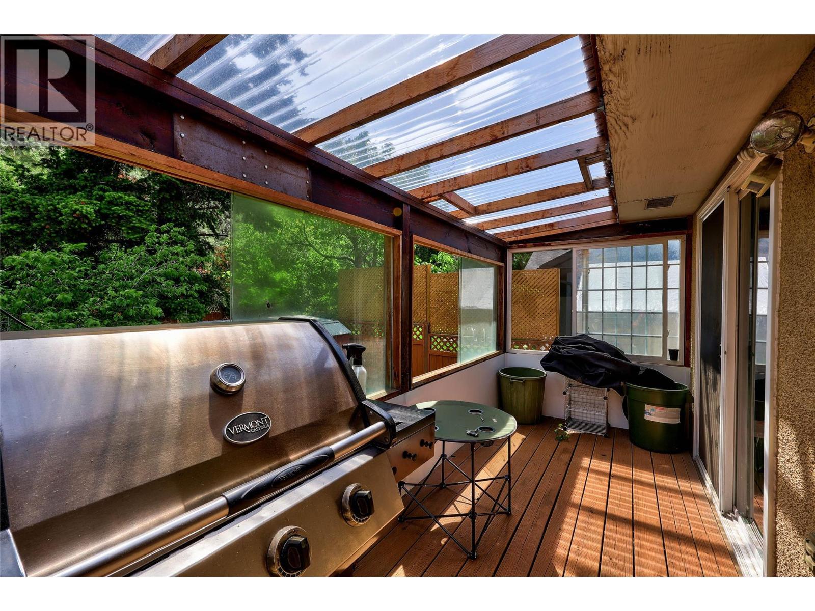 2103 Valleyview Drive, Kamloops, BC - Outdoor With Exterior