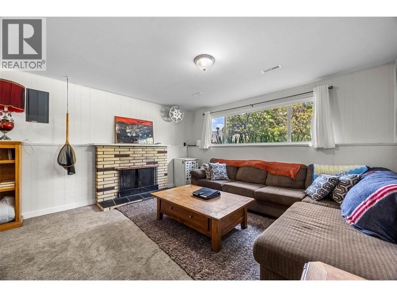 2103 Valleyview Drive, Kamloops, BC - Indoor Photo Showing Living Room With Fireplace