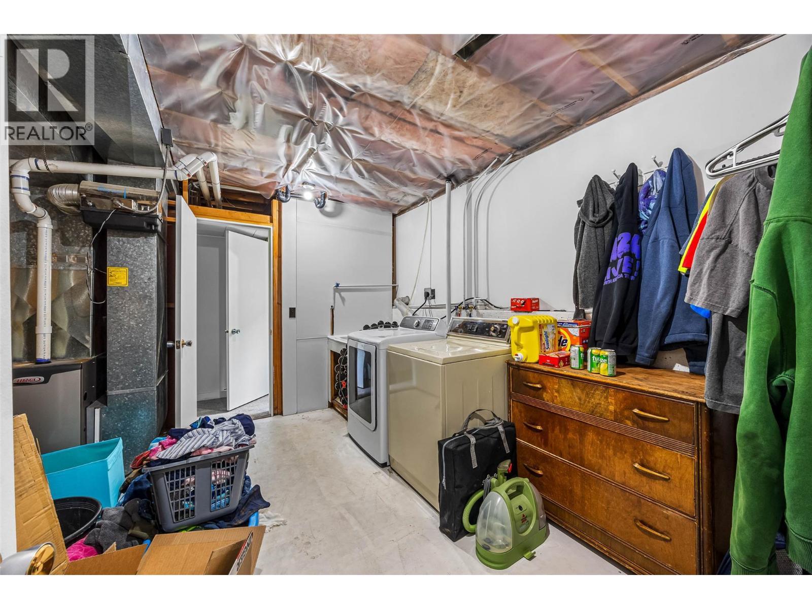 2103 Valleyview Drive, Kamloops, BC - Indoor Photo Showing Laundry Room