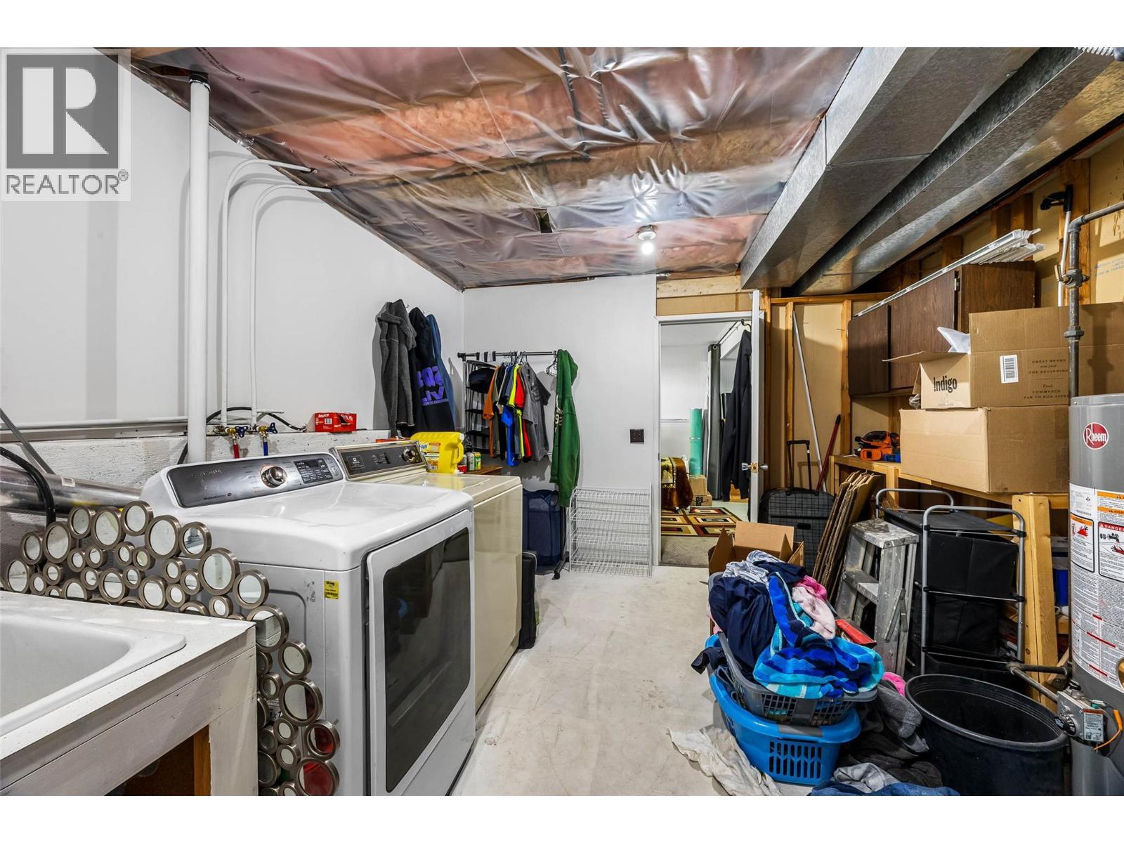 2103 Valleyview Drive, Kamloops, BC - Indoor Photo Showing Laundry Room