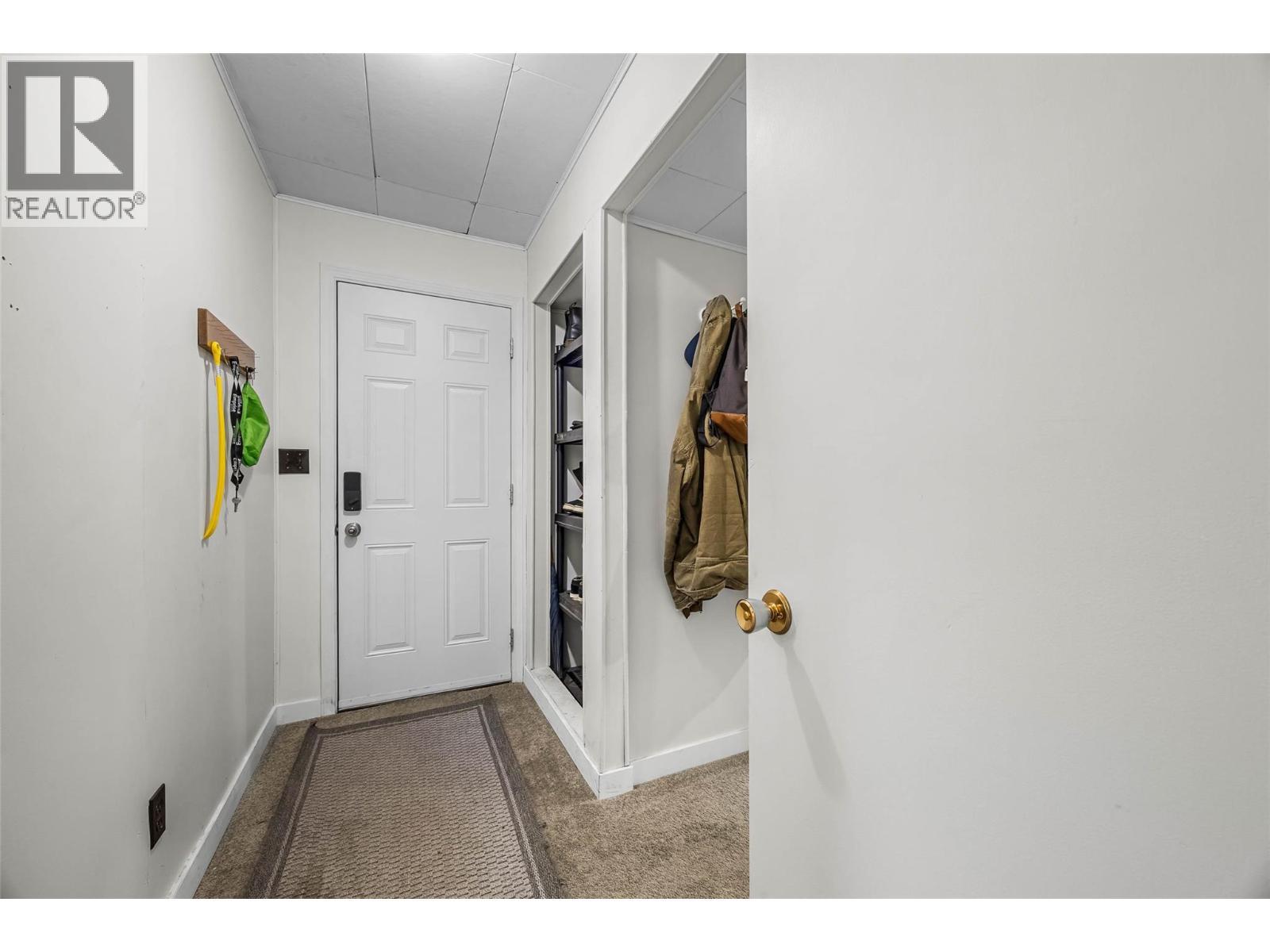 2103 Valleyview Drive, Kamloops, BC - Indoor Photo Showing Other Room